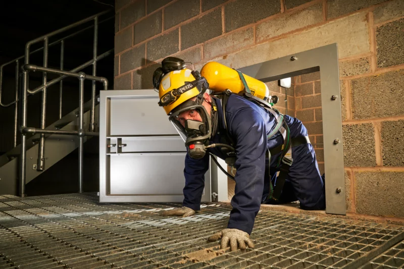 Confined space tunnel